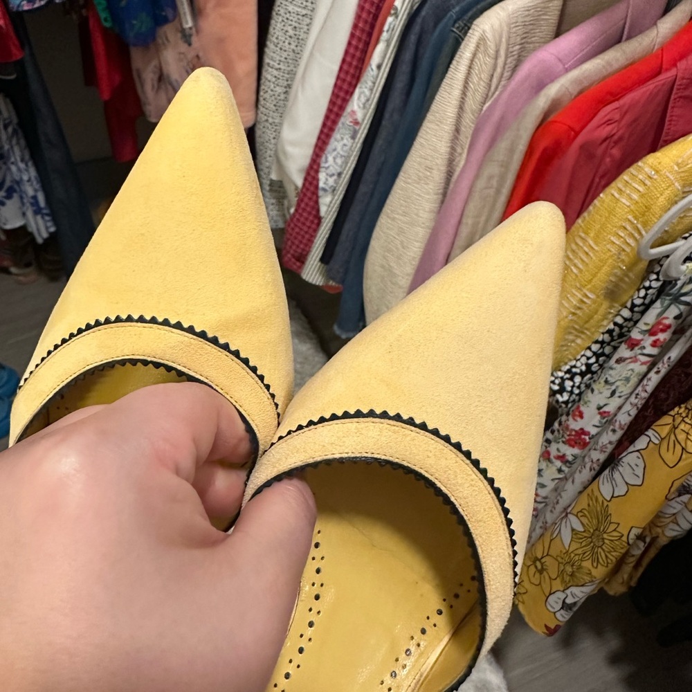 Manolo Blahnik Brontiasli Yellow Pointed-Toe Slingback Suede Pumps - Picture 2 of 11